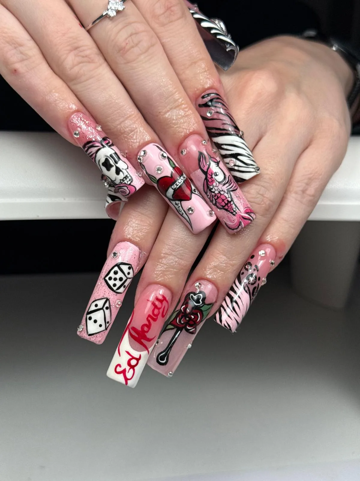 Rosa Set im Tattoo-Look mit Herz, Würfeln und Zebramuster